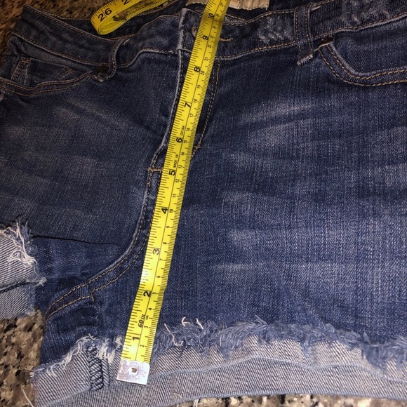 XXI- Forever 21- Distressed Denim Shorts- Size 30 - Picture 5 of 5